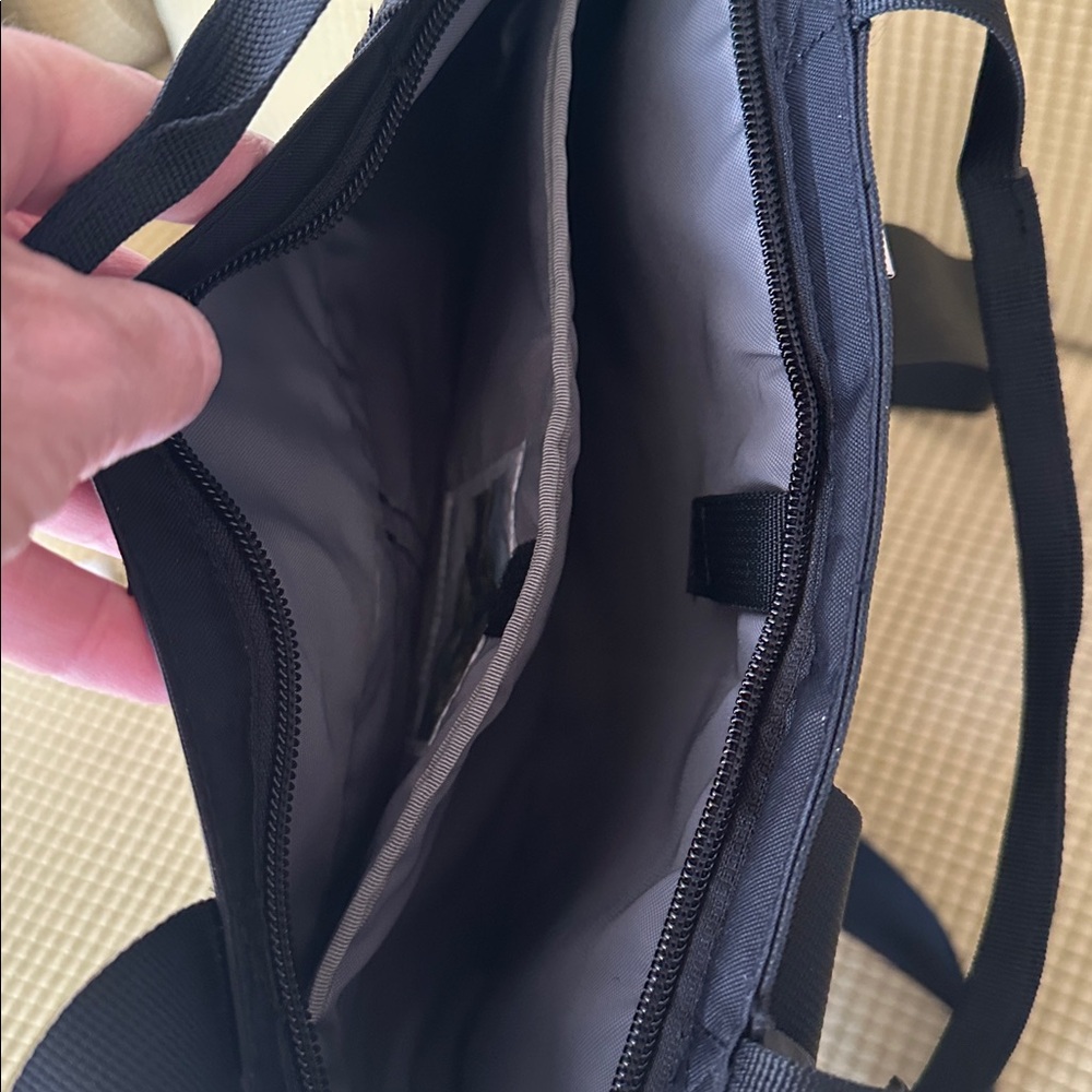 THE NORTH FACE Berkeley Tote Pack - Picture 5 of 12
